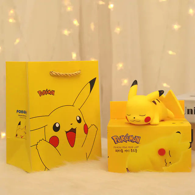  Fun Design for Kids
Create a fun atmosphere in your child’s room with this interactive Pikachu night light made from soft silicone. Backyard Beautician designed this lamp with an attractive look and practical functionality, perfect for kids who love Pokémon characters. The soft silicone and built-in LED lights make this lamp easy to use and extremely safe for children. It offers a pleasant light, ideal for sleep, and can be taken anywhere thanks to its portability.